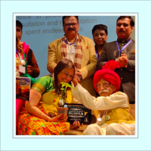 RECEIVING AWARD BY OWNER BY MDH MASALA – 2019